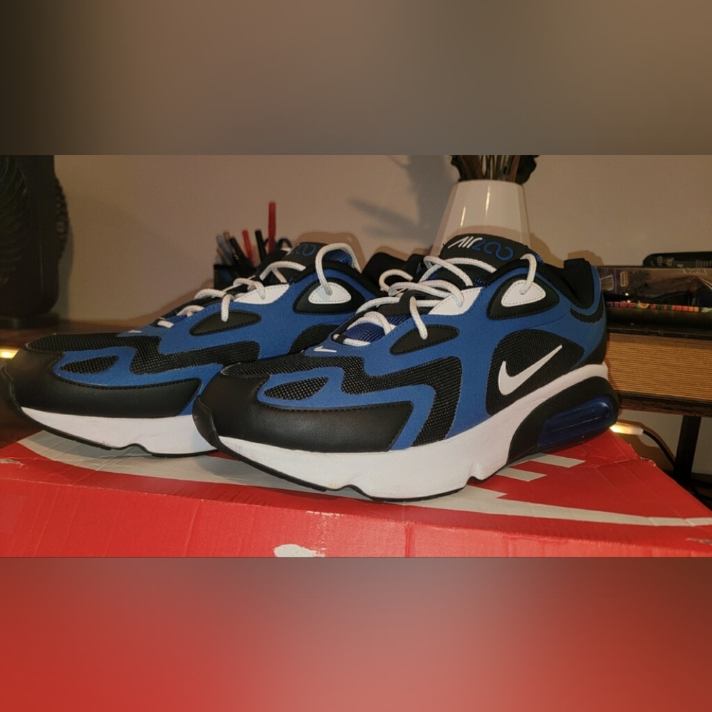 NIKE MAX 200